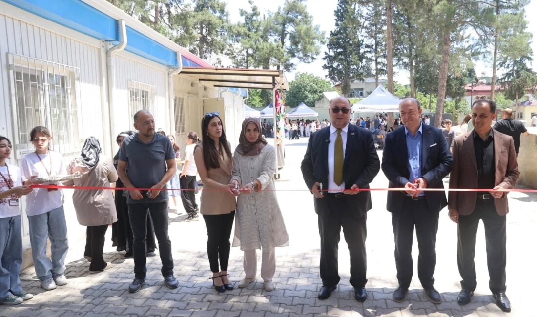 Kahramanmaraş'ın Dulkadiroğlu ilçesinde, Arslanbey Ortaokulu tarafından Filistin ve Gazze'deki insanlık