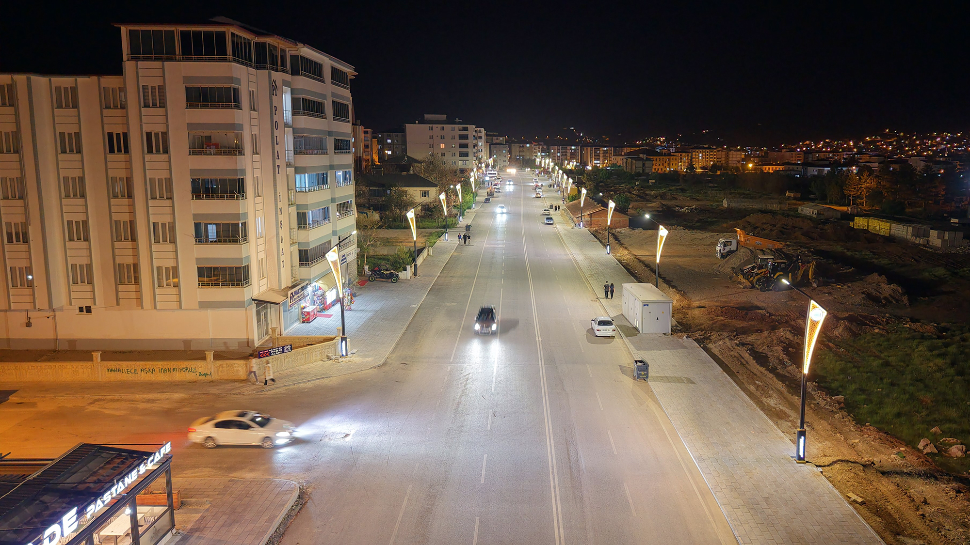 Büyükşehir Belediyesi, Afşin Şehit Fırat Yılmaz Çakıroğlu Caddesi’nde yenileme çalışmalarını