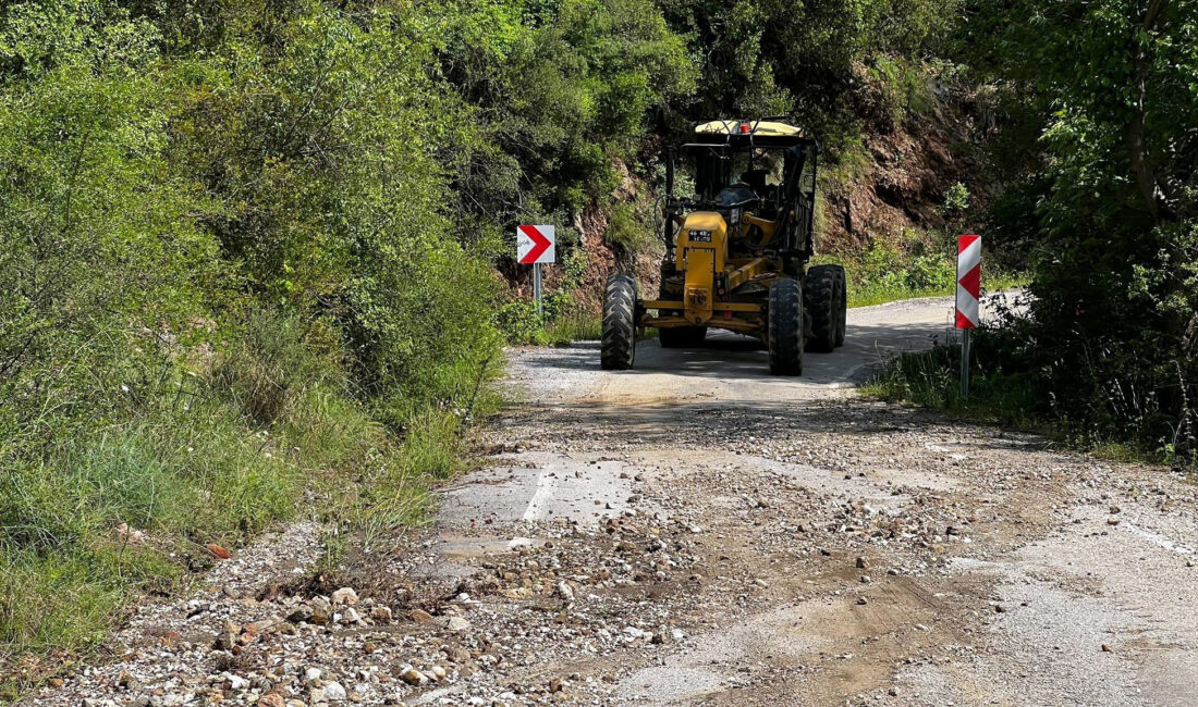 Büyükşehir Belediyesi, Andırın kırsalında yürüttüğü yol bakım, onarım ve yenileme