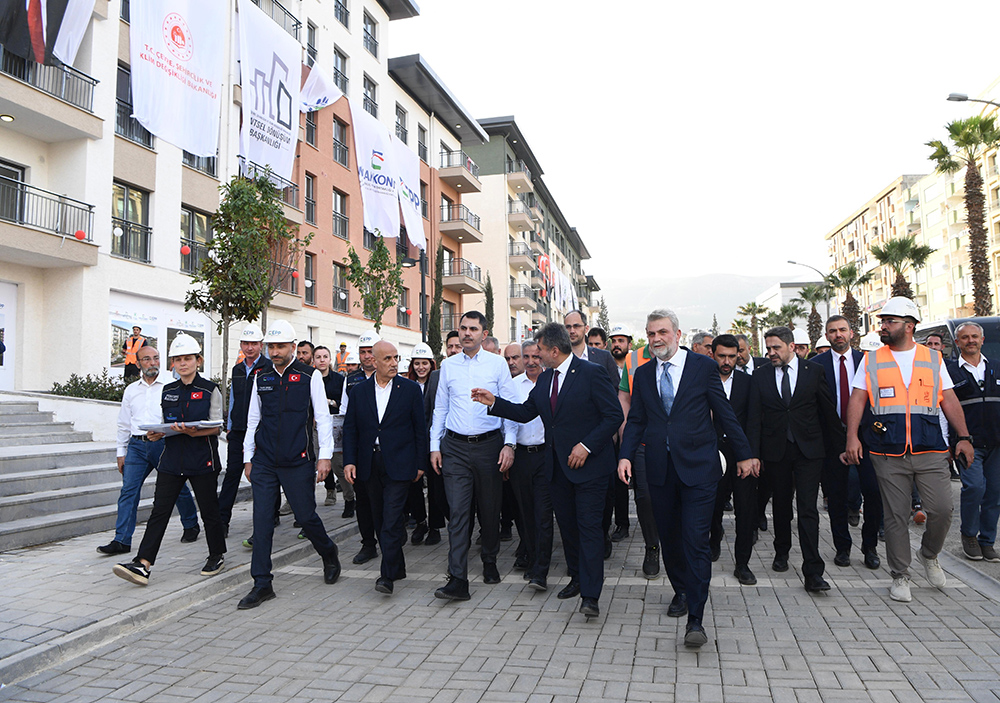 Alanda yürütülen çalışmaları yerinde incelemek üzere şehre gelen Bakan Murat