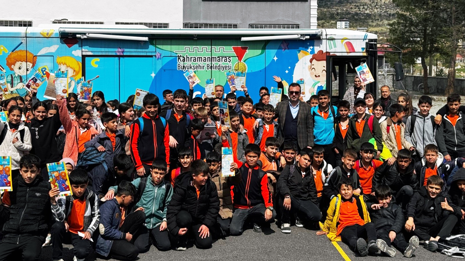 Büyükşehir Belediyesinin Mobil Çocuk Kütüphanesi, Onikişubat ve Türkoğlu kırsalında okulları