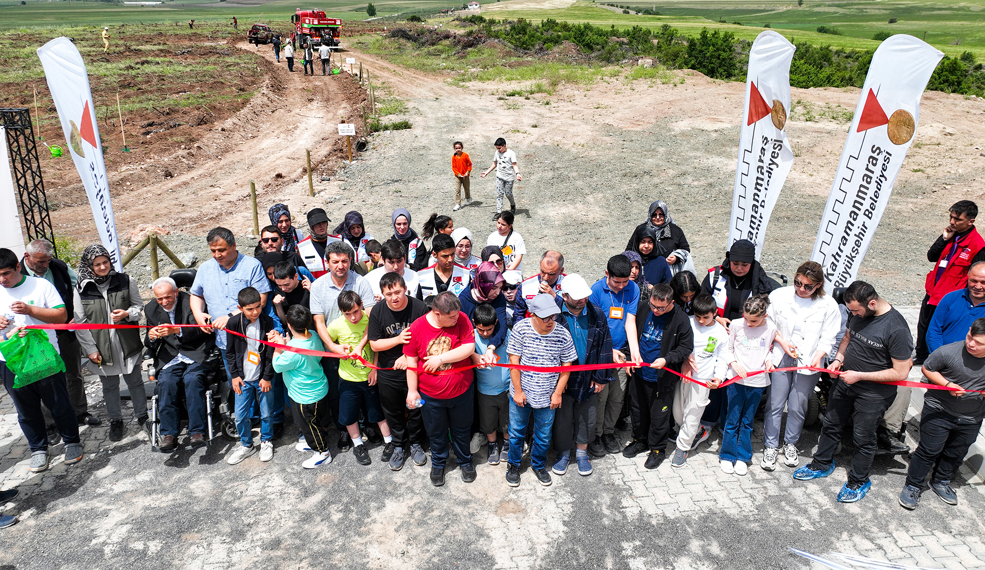 Büyükşehir Belediyesi, özel gereksinimli vatandaşları Engelsiz Orman Dikim Alanı’nda bir
