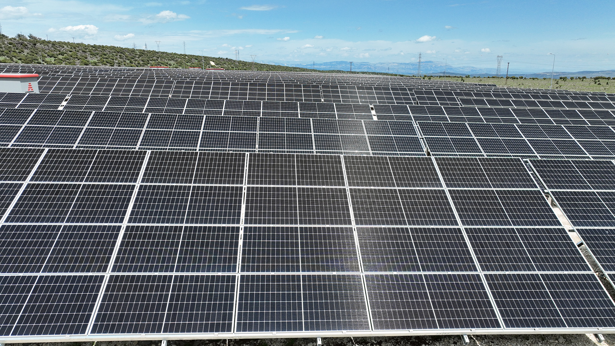 Büyükşehir Belediyesi tarafından Pazarcık’ta hayata geçirilen Kahramanmaraş Güneş Enerji Santrali’nde