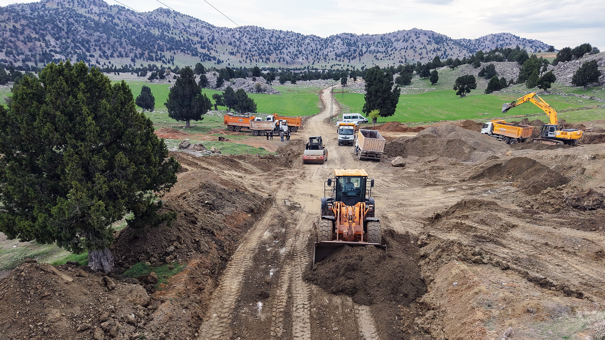 Büyükşehir Belediyesi, Nurhak’ın kırsal mahallelerinden Gürsel’in ulaşım sorununu çözüme kavuşturuyor.