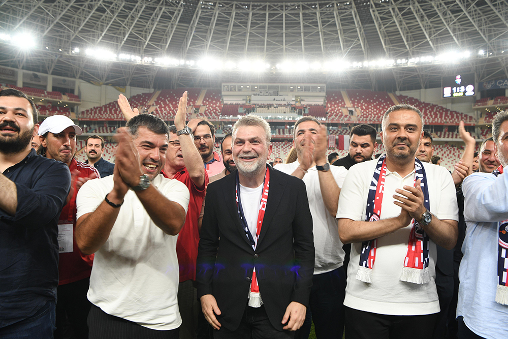 Onikişubat Belediye Başkanı Hanifi Toptaş, 3. Lig Play-Off Finali’nde AyvalıkgücüBelediyespor’u