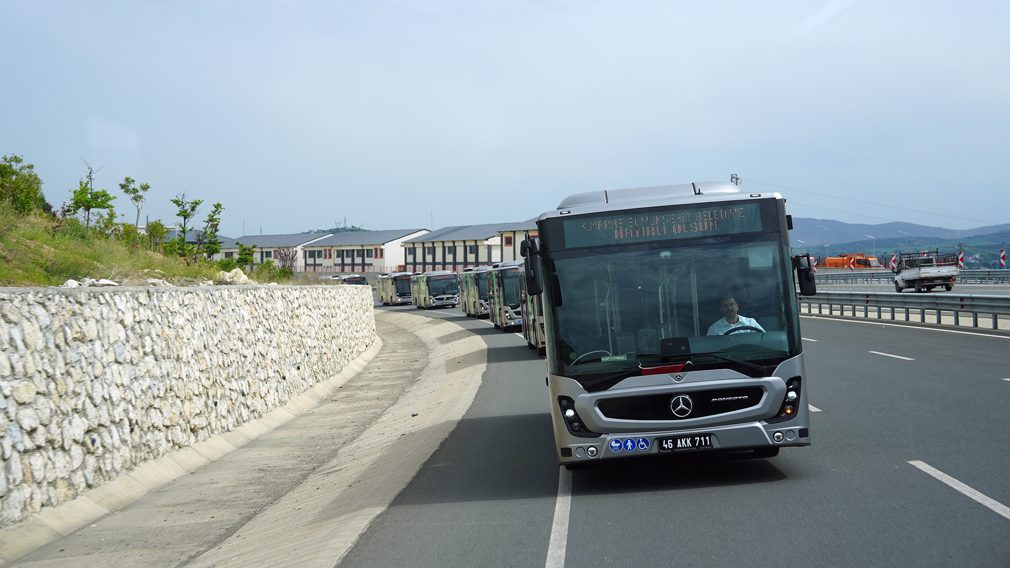 Büyükşehir Belediyesi tarafından toplu taşıma filosuna kazandırılan 13 yeni otobüs