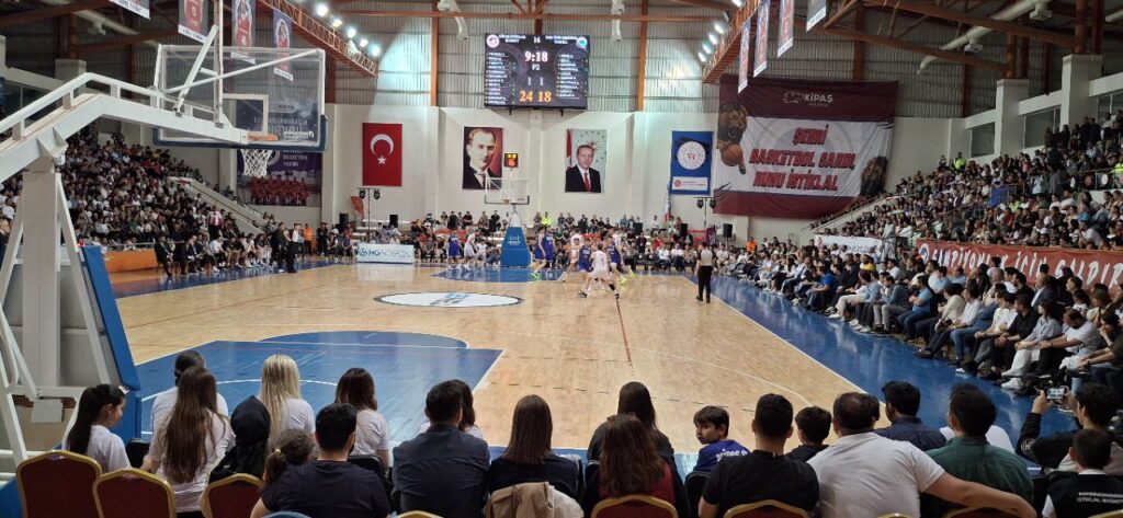 Türkiye Basketbol 2. Ligi (TB2L) 9. hafta mücadelesinde Kahramanmaraş İstiklalspor,