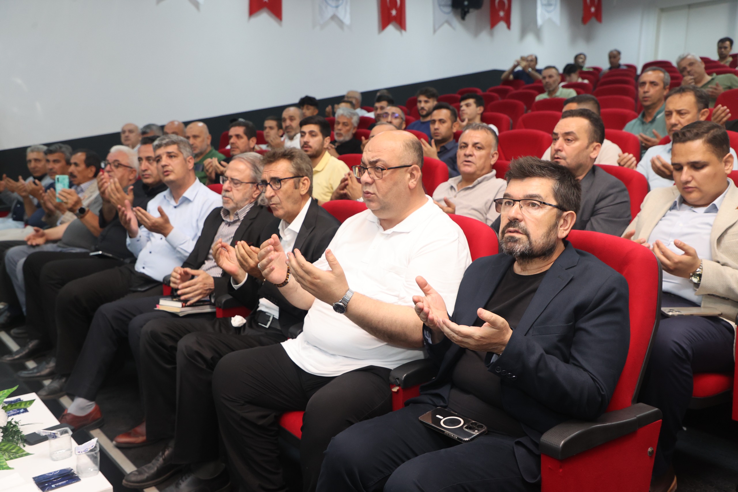 Dulkadiroğlu Belediyesi tarafından düzenlenen “Filistin Dayanışma Gecesi”, yoğun bir katılımla