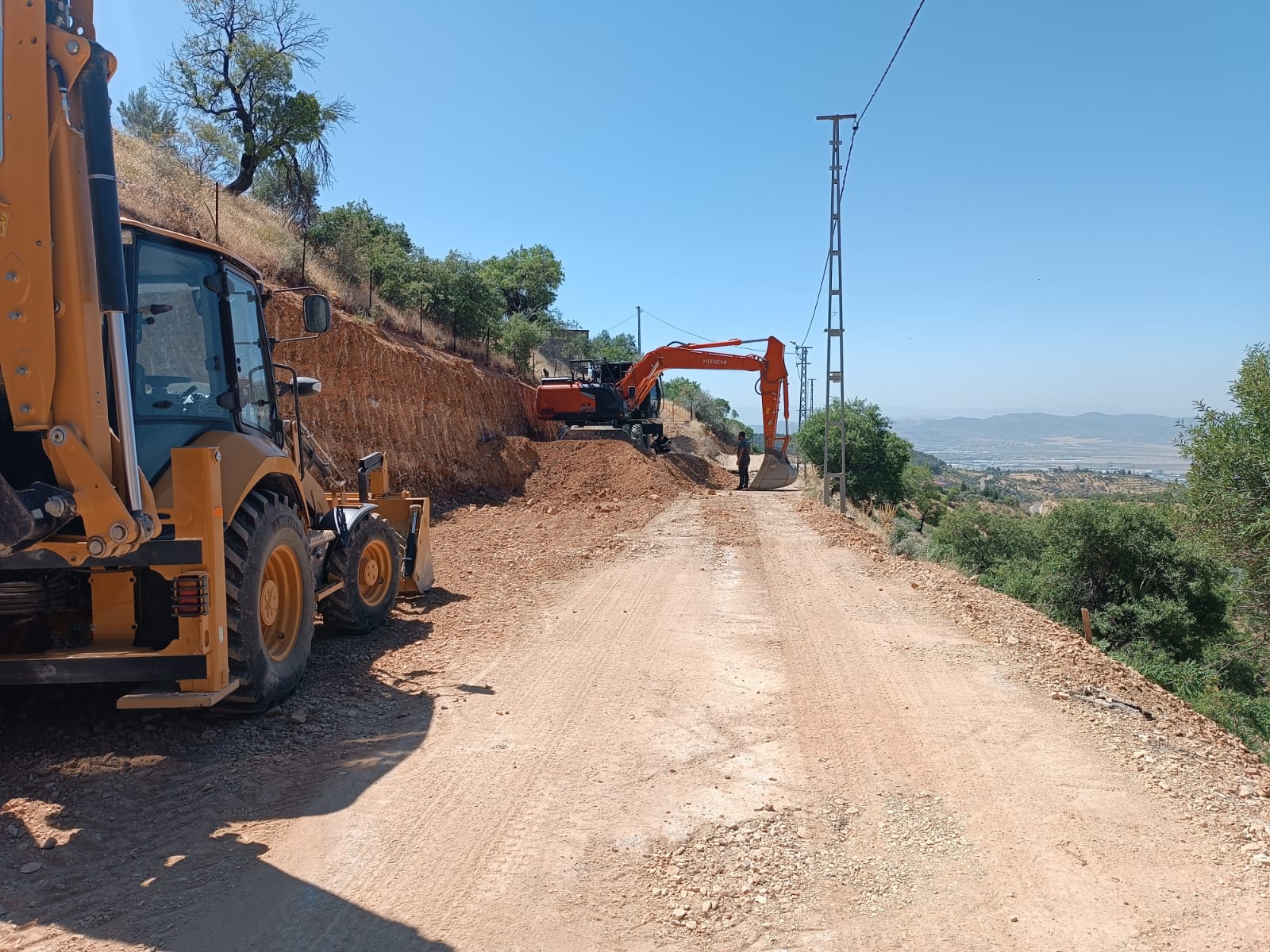 Dulkadiroğlu Belediyesi Fen İşleri Müdürlüğü ekipleri, Dereli Mahallesi’nde ulaşımı daha