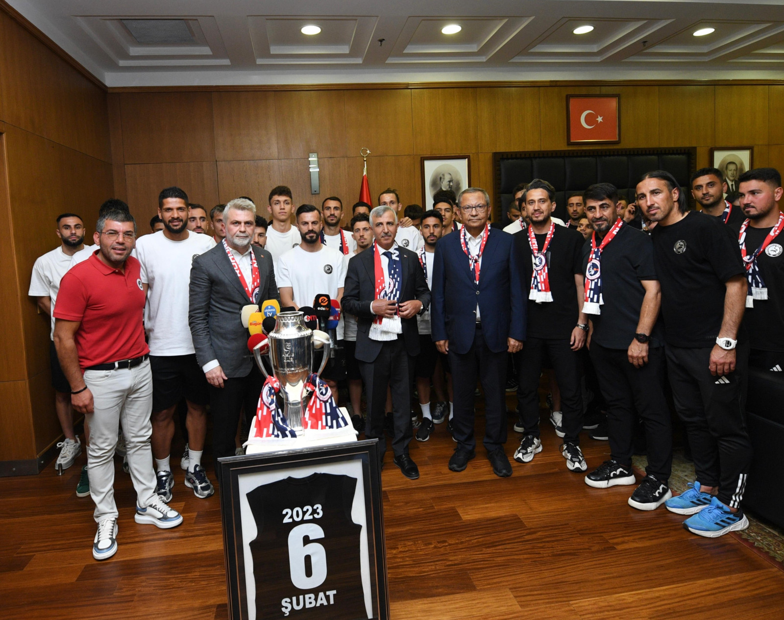 250 Bininci Konut Kura Çekimi ve Anahtar Teslim Töreni’nde konuşan