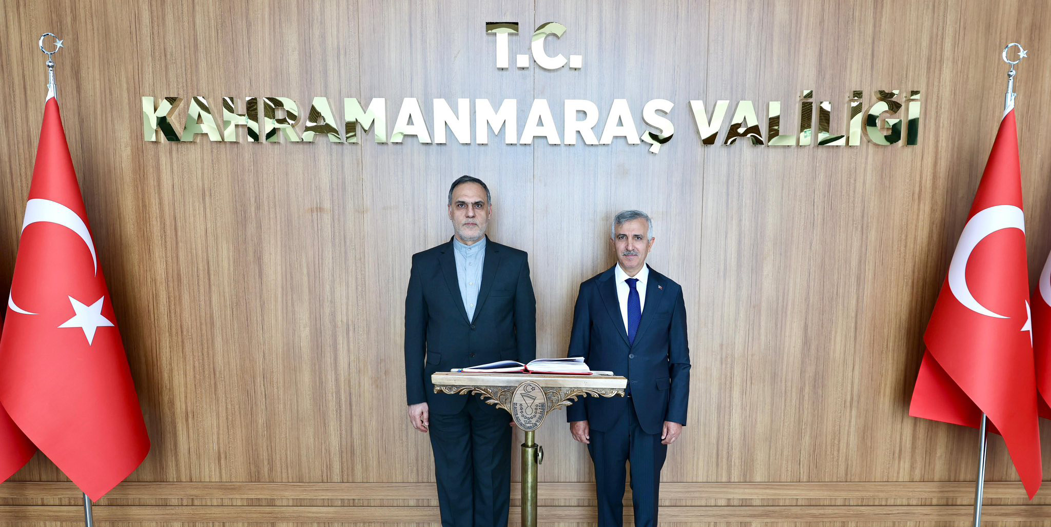 Kahramanmaraş Valisi Mükerrem Ünlüer, bugün makamında İran'ın Ankara Büyükelçisi Mohammad