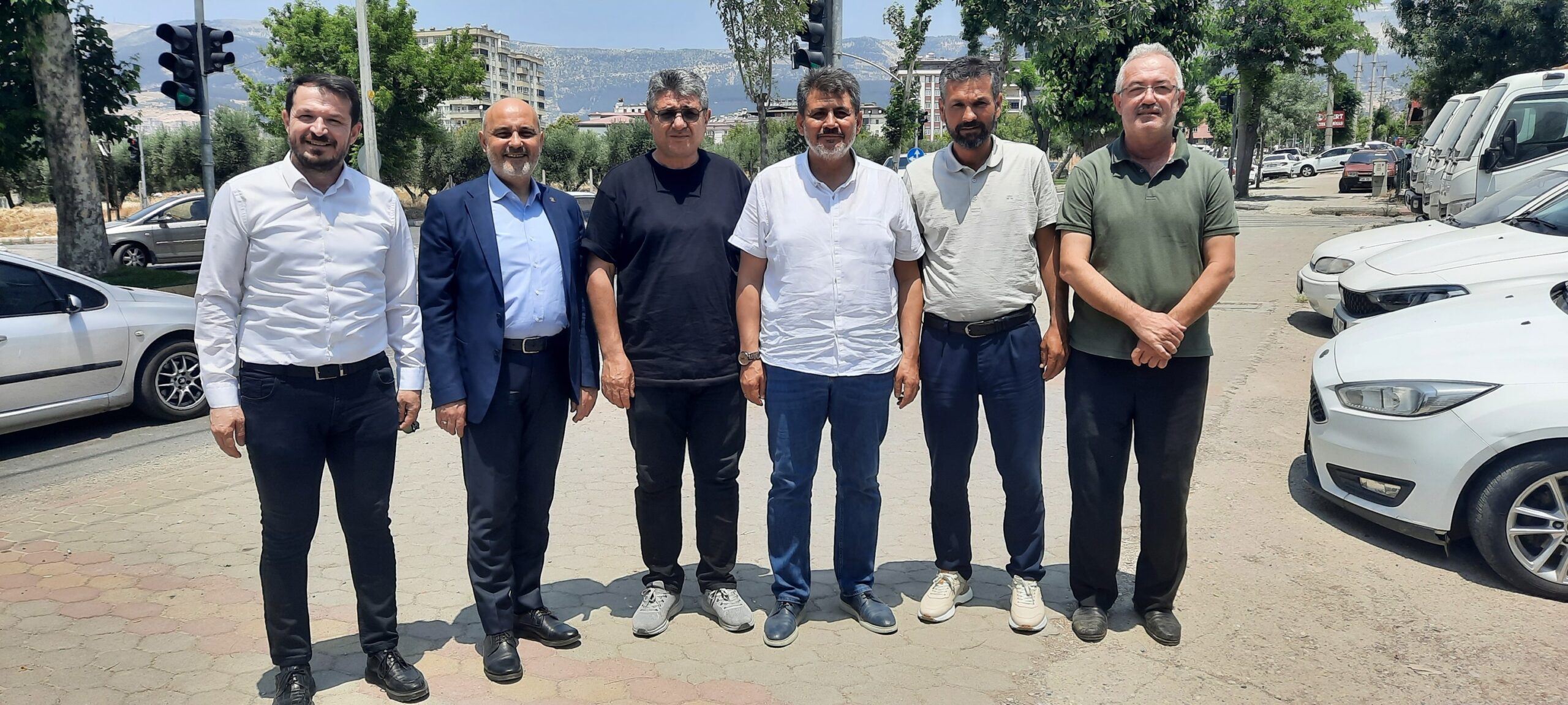 Kahramanmaraş'ın Dulkadiroğlu ilçesine bağlı Bağlarbaşı Mahallesi'nde, sürdürülen altyapı kazı çalışmaları