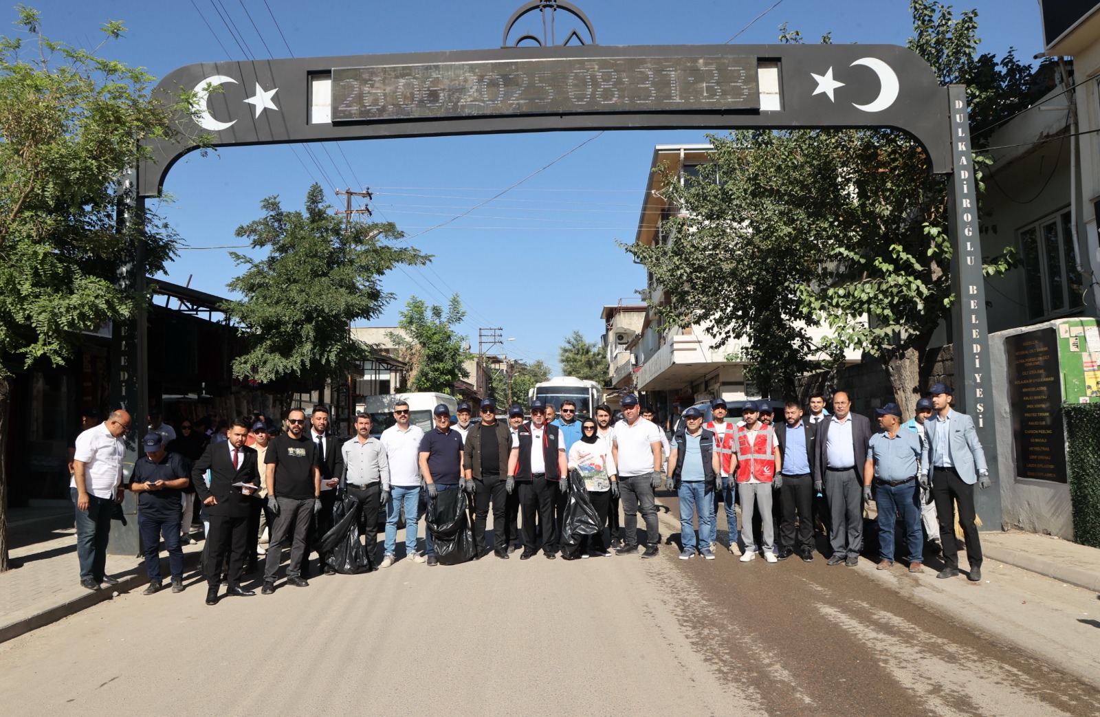 Kahramanmaraş’ın Dulkadiroğlu Belediyesi’nin çevre bilincini artırmak amacıyla başlattığı “Temizlik Seferberliği”