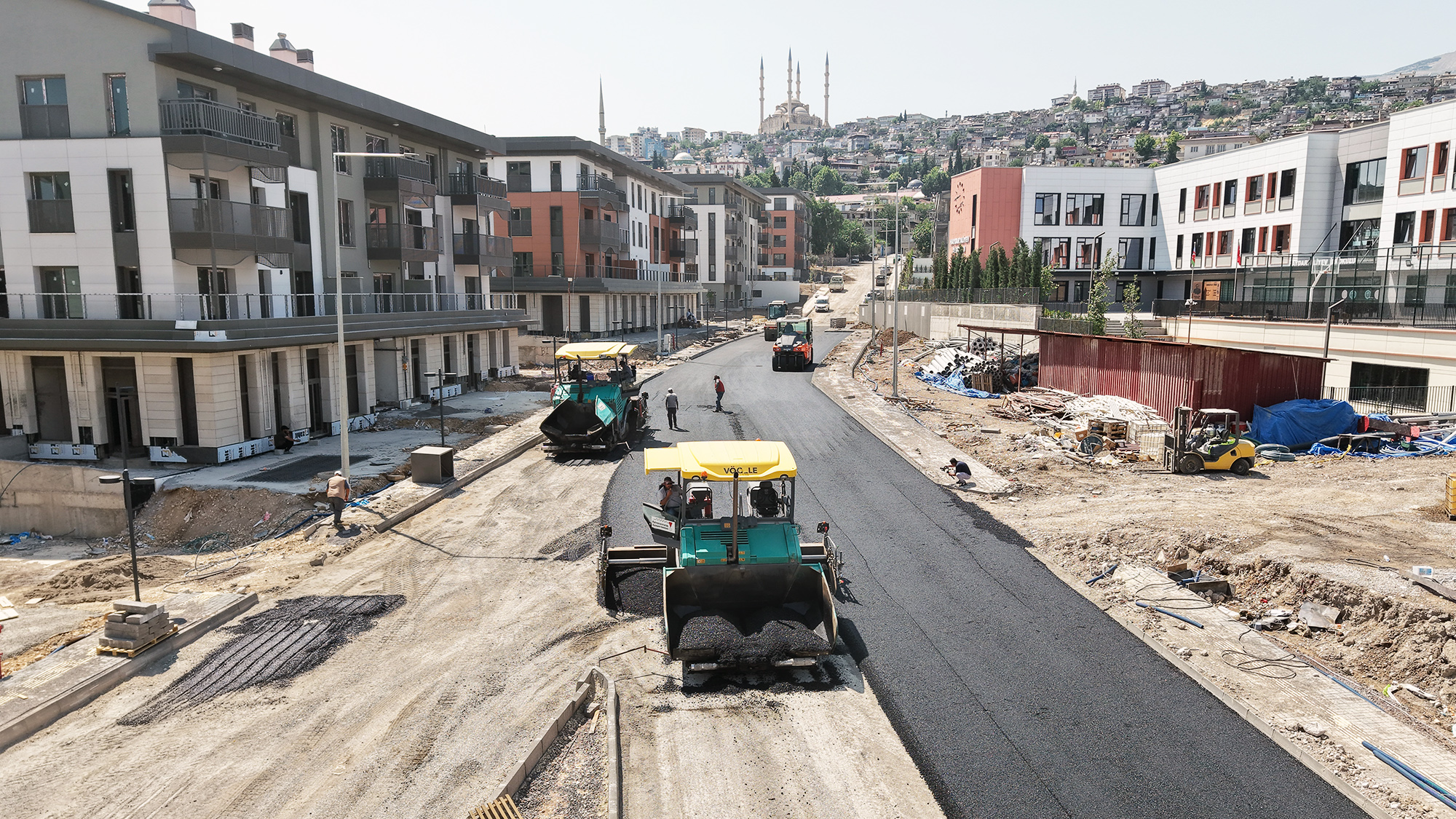 Büyükşehir Belediyesi, Azerbaycan Mahallesi’nde ana ve ara yolları sıcak asfaltla