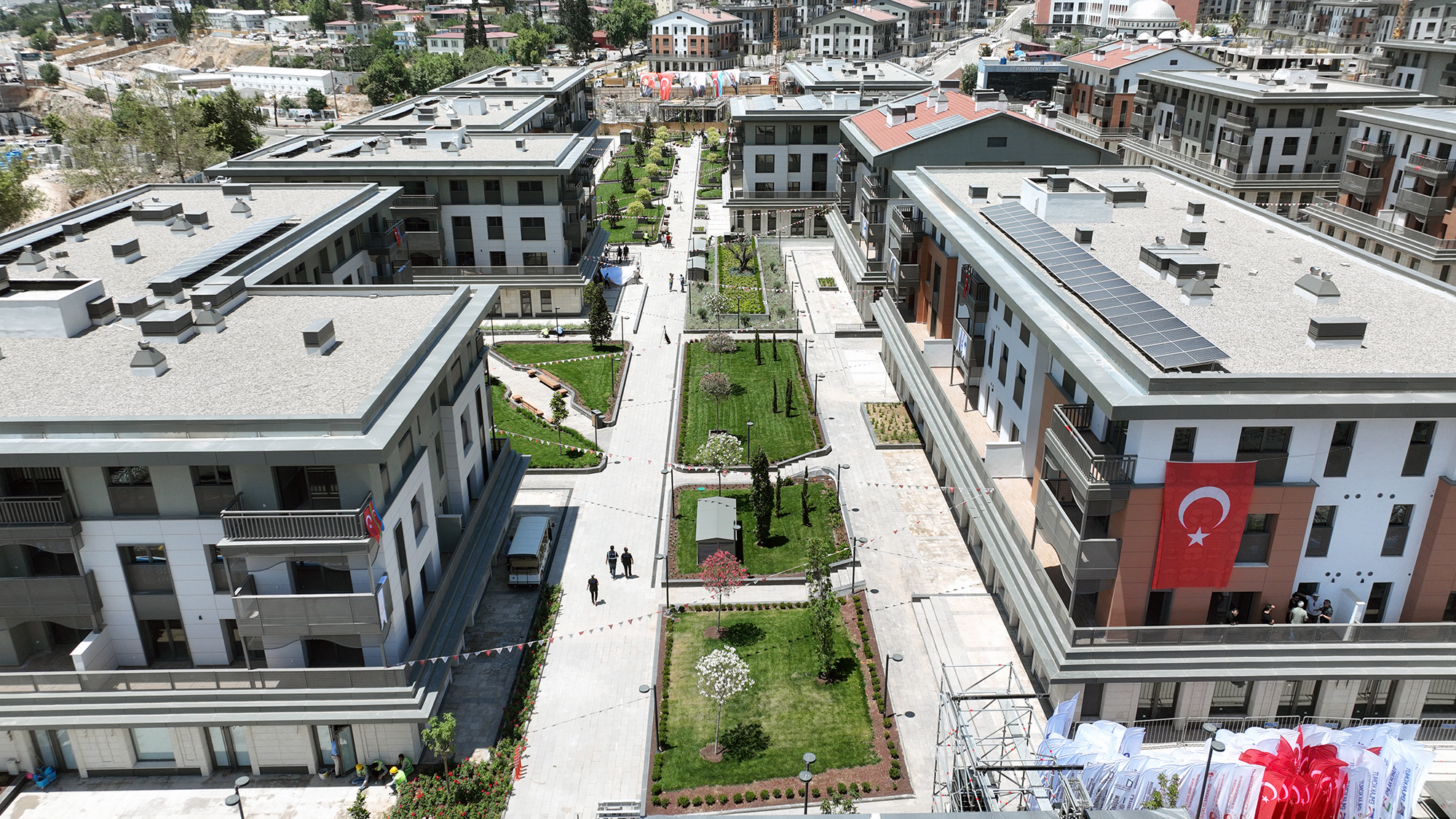 Azerbaycan Mahallesi’nde incelemelerde bulunan Murat Kurum,“Cumhurbaşkanımız Sayın Recep Tayyip Erdoğan