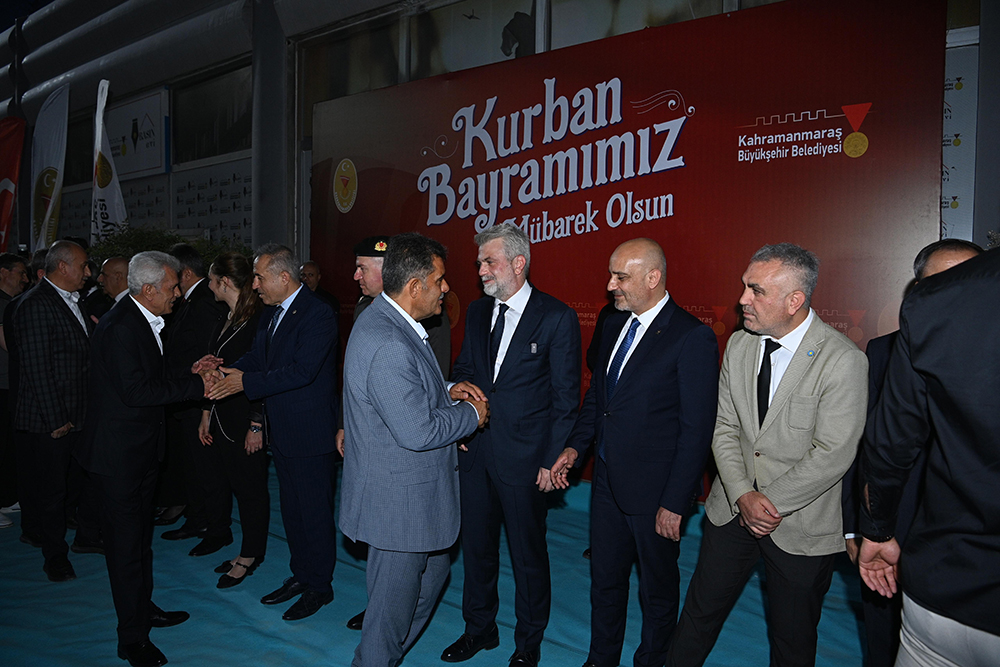 Milli İrade Meydanı’nda düzenlenen geleneksel bayramlaşma törenine katılan Başkan Görgel,