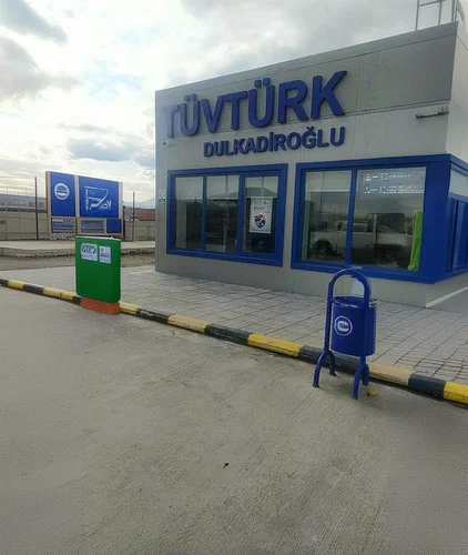 Kahramanmaraş’ta sabah saatlerinde TÜVTÜRK Araç Muayene İstasyonu’na düzenlenen polis operasyonunda