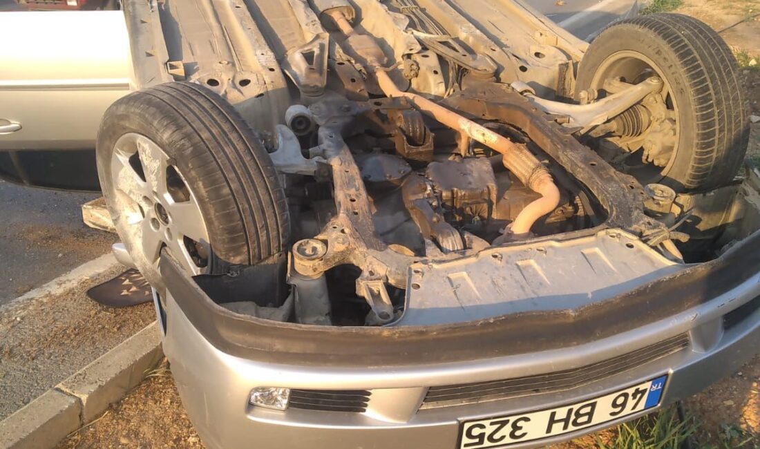 Kahramanmaraş’ta meydana gelen trafik kazasında araç ters döndü, 3 kişi