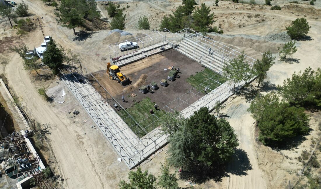 Kahramanmaraş’ın Dulkadiroğlu Belediyesi Park ve Bahçeler Müdürlüğü ekipleri, Baydemirli Mahallesi’nde