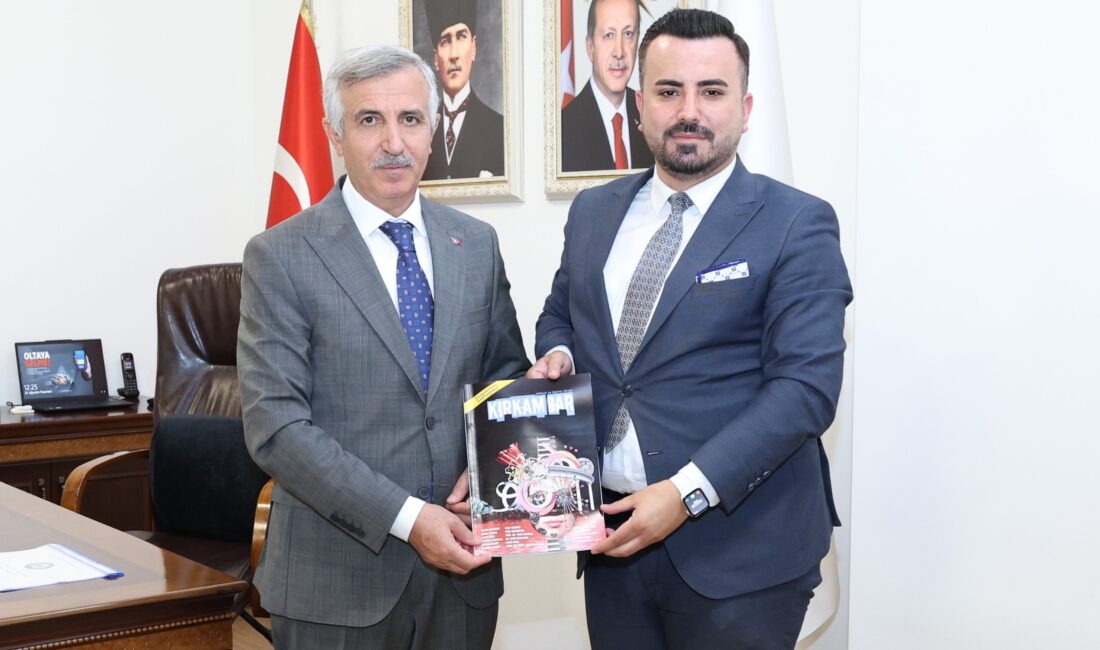 Kahramanmaraş’ta, eğitimci Metin Acıpayam, Vali Mükerrem Ünlüer’i makamında ziyaret etti.
