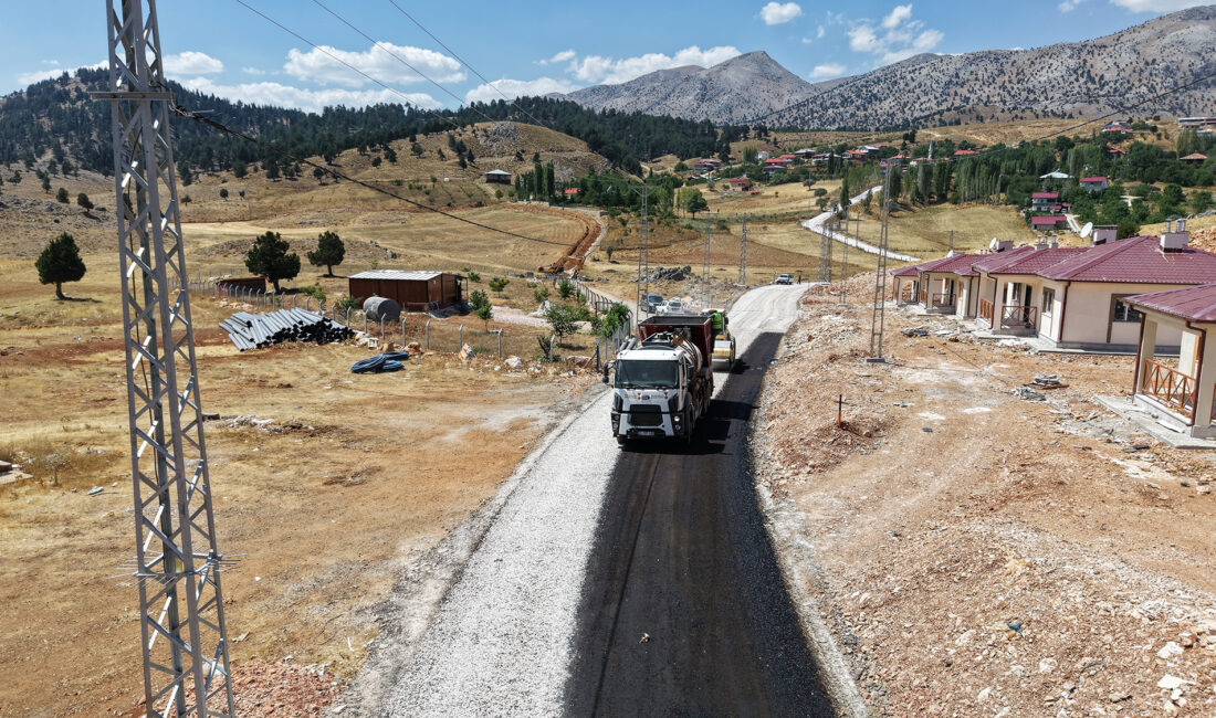 Büyükşehir Belediyesi, Göksun’un kırsal mahallelerinden Soğukpınar’ı ilçe merkezine bağlayan grup