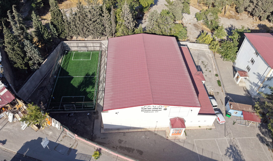 Büyükşehir Belediyesi, Onikişubat Hacı Bayram Veli Mahallesi’nde bulunan spor salonunu