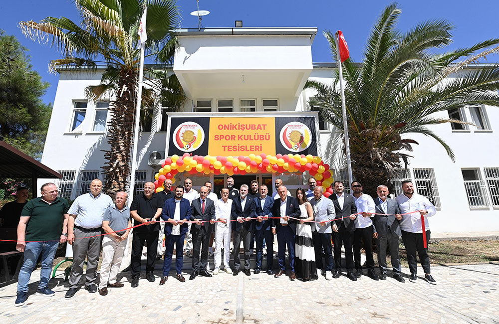 Büyükşehir Belediyesinin destekleriyle Onikişubatspor’a kazandırılan yeni tesisin açılış programına katılan