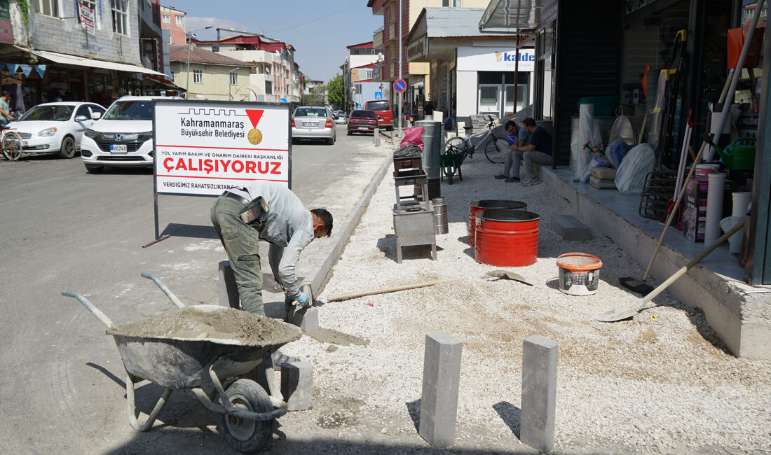 Büyükşehir Belediyesi, Göksun Ayhan Taner Ekici Bulvarı’nda yürüyüş yolu imalatı