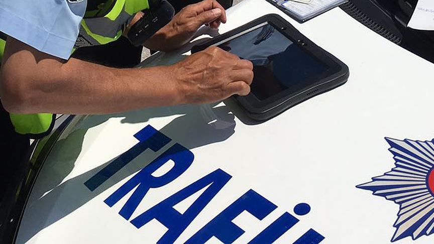 Kahramanmaraş’ta düğün eğlencesi sırasında yolu trafiğe kapatan konvoy sürücülerine hem