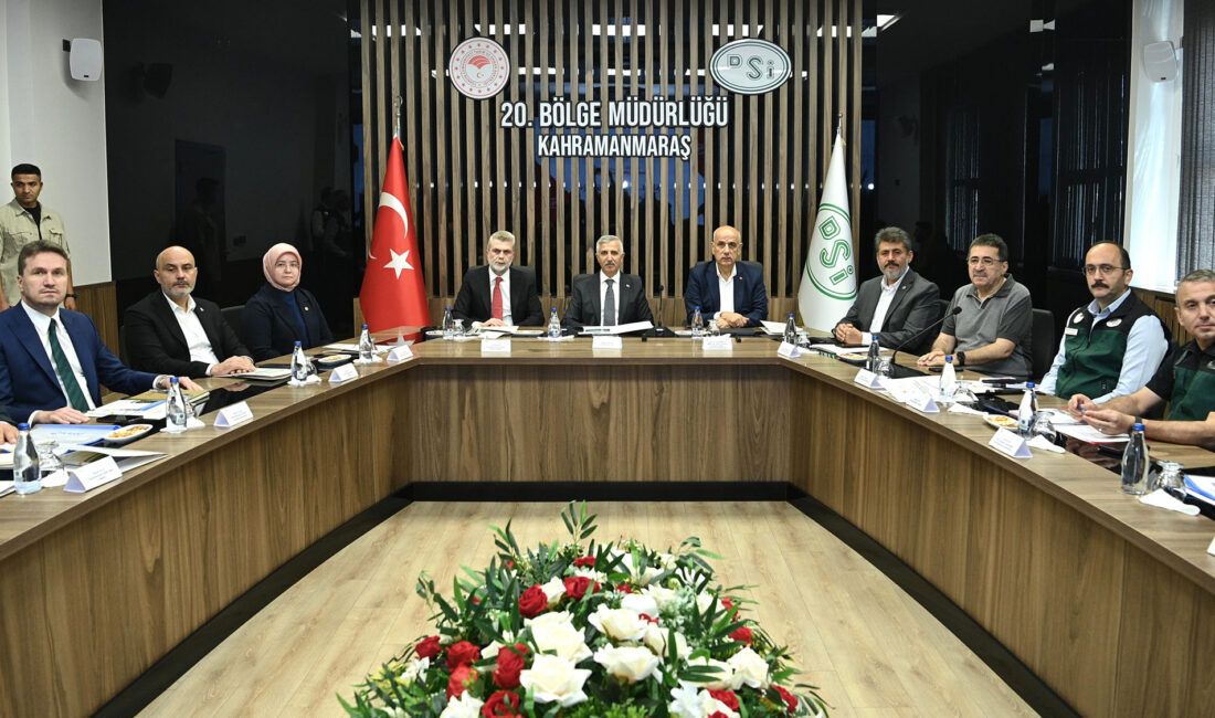 DSİ Bölge Müdürlüğü binasında İl Koordinasyon Toplantısında konuşan Başkan Görgel,