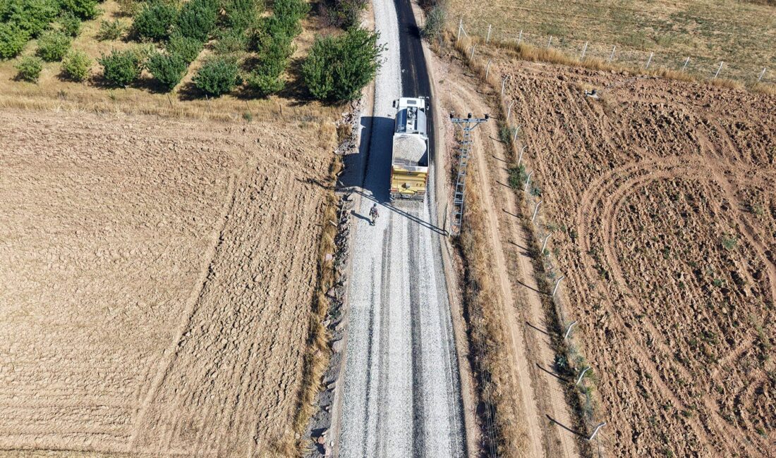 Büyükşehir Belediyesi, Afşin’in kırsal mahallelerinden Bakraç ve Çobanbeyli arasındaki yaklaşık