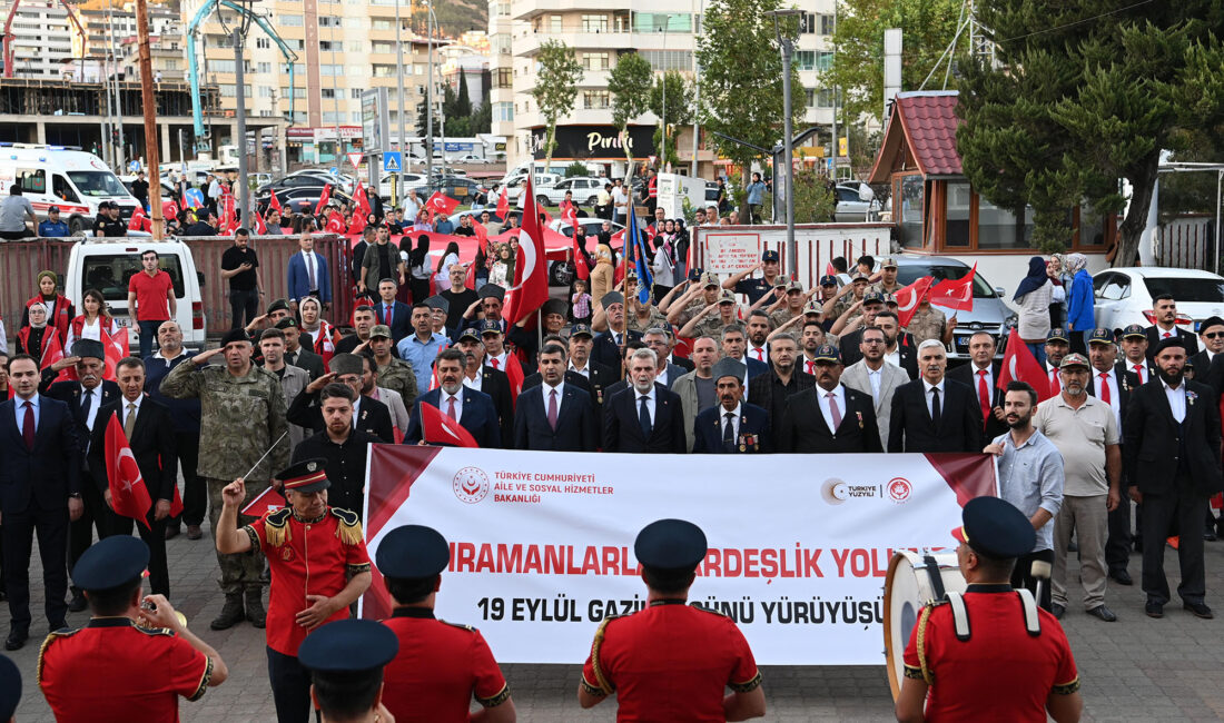 Kahramanmaraş’ta 19 Eylül Gaziler Günü dolayısıyla kortej yürüyüşü düzenlendi. Yürüyüşe