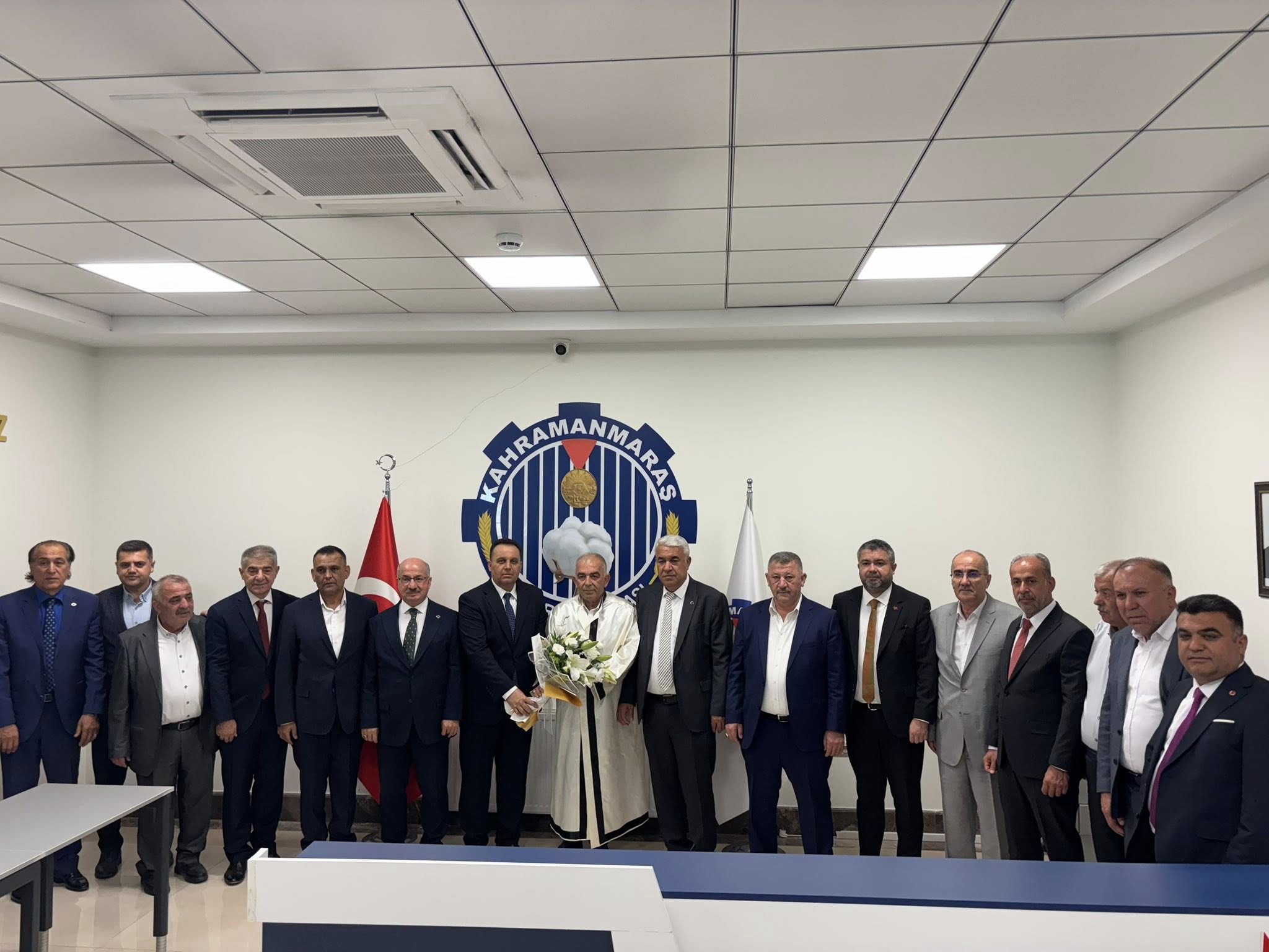 Kahramanmaraş Ticaret Borsası Başkanı Narlı Ahilik Kaftanı Giydi! 1 549561917 3291565160982685 8663380637171095055 n