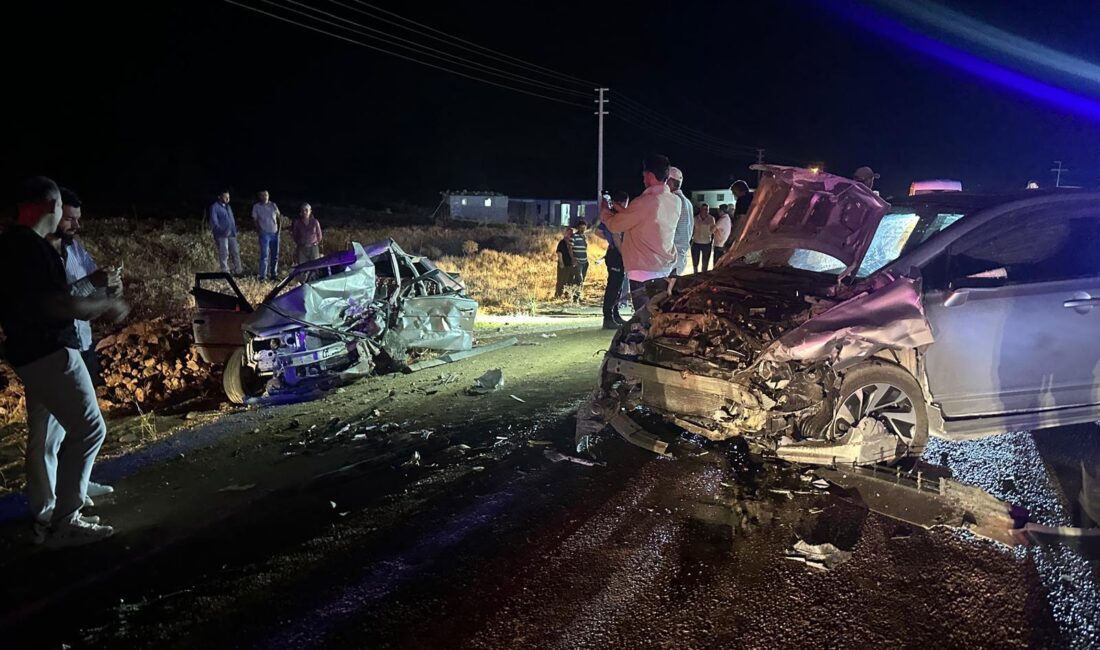 Kahramanmaraş’ın Nurhak ilçesinde meydana gelen trafik kazasında iki otomobilin çarpışması
