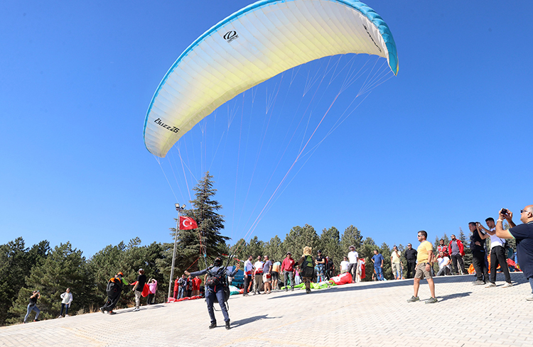 Dulkadiroğlu Belediyesi ile Kahramanmaraş MAHAVK Yamaç Paraşütü Spor Kulübü iş