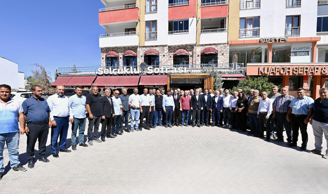 Elbistan’da tüm mahalle muhtarları ile bir araya gelen Büyükşehir Belediye