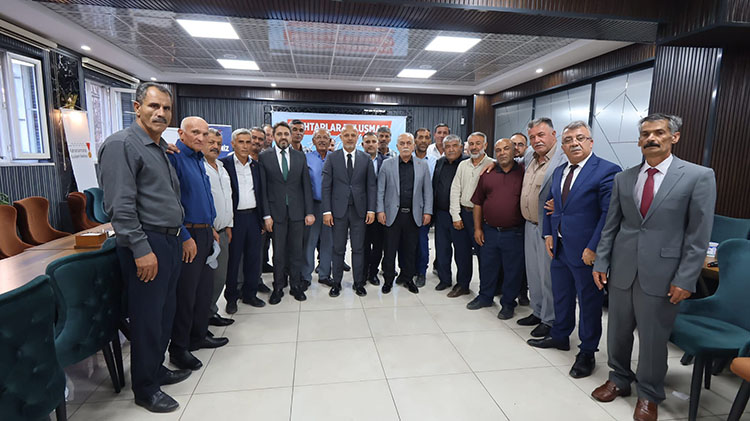 Büyükşehir Belediyesi’nin ilçe genelinde Muhtarlar Buluşmaları devam ediyor. Büyükşehir yetkilileri