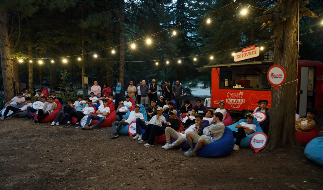 Büyükşehir Belediyesinin gençlik markası Pusula Maraş, yaz döneminde gerçekleştirdiği eğitimden
