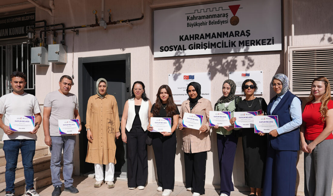 Büyükşehir Belediyesinin Sosyal Girişimcilik Merkezi’nde kursiyerlere finansal okuryazarlık eğitimi verildi.