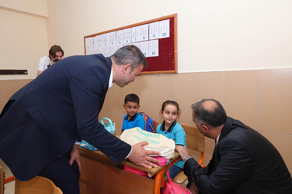 Başkan Toptaş’tan kırsal mahallelerdeki 7 bin öğrenciye kırtasiye seti desteği! 2 WhatsApp Image 2025 09 09 at 14.06.39