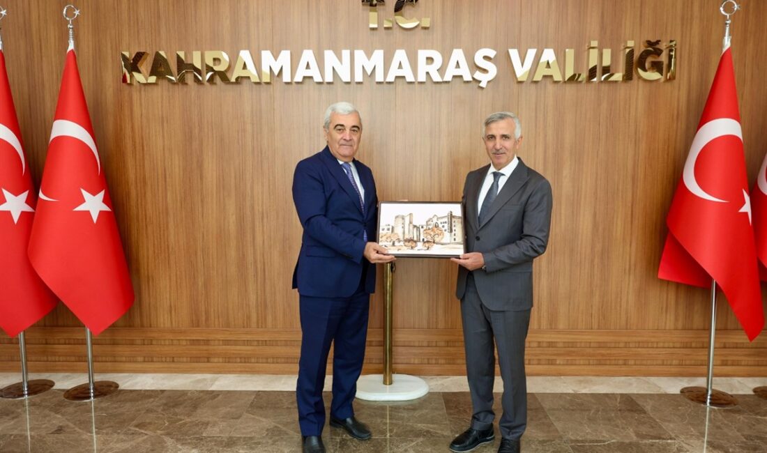 Azerbaycan Diaspora Bakan Yardımcısı Valeh Hacıyev, beraberindeki heyet ile birlikte