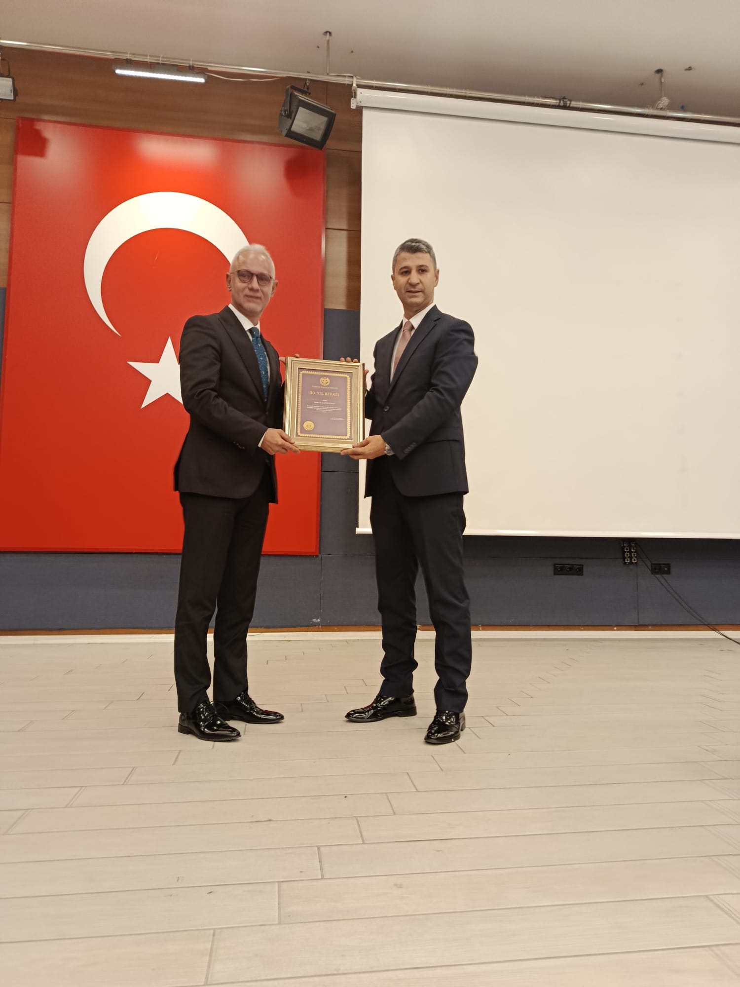 b8e9899f e73b 4326 b4ce a3f178f72d40