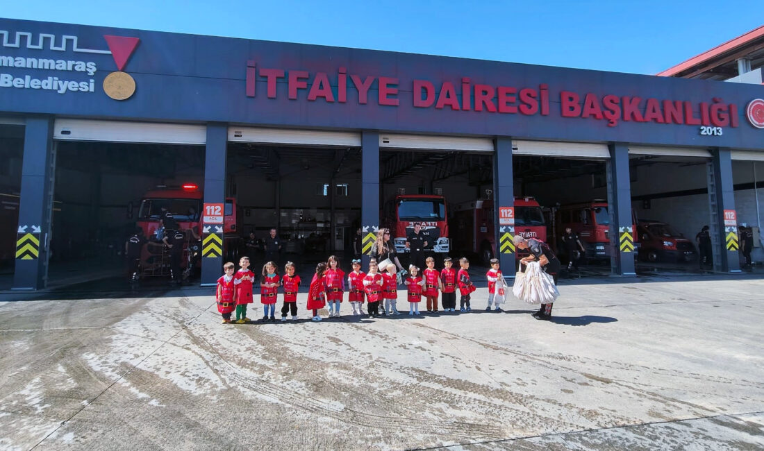 Büyükşehir Belediyesi İtfaiyesi, minik misafirlerini ağırlayarak itfaiyenin görev ve çalışma