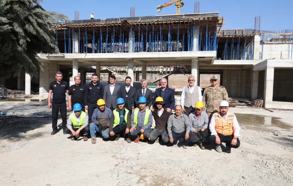 İçişleri Bakan Yardımcısı Münir Karaloğlu başkanlığında, Kahramanmaraş'ta yürütülen deprem sonrası