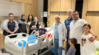 Kahramanmaraş’taki HG Hospital, lösemi tedavisinde bir kız çocuğu beş yıllık