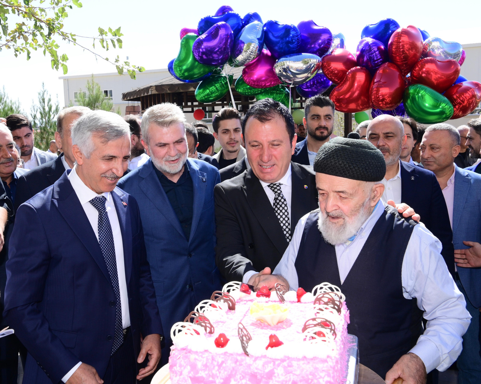 Ulu Çınarların Ellerinden Sevgiyle Dokunan Ürünler Beğeni Topladı! 1 kermes 6