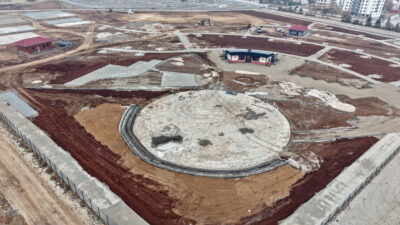 Büyükşehir Belediyesi, depremlerin ardından barınma ve lojistik merkez olarak kullanılan