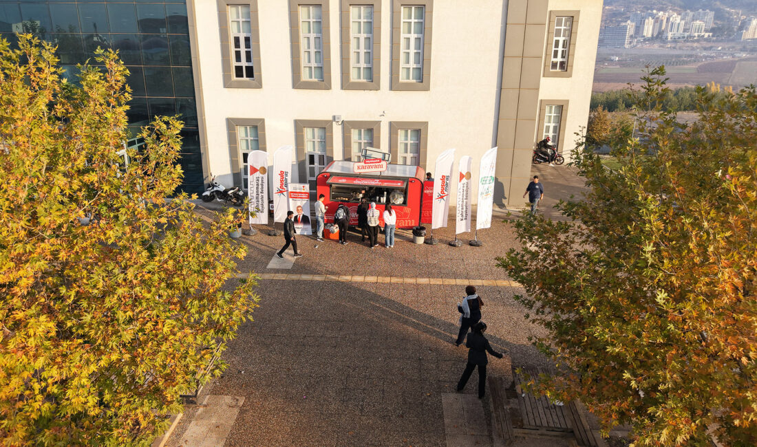 Büyükşehir Belediyesi, sınav haftasında KSÜ Avşar Kampüsü’nde kurduğu stantta günlük