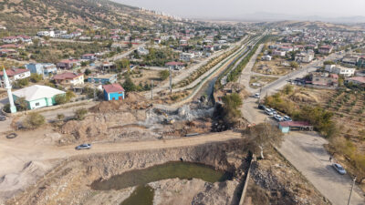 Büyükşehir Belediyesi, Türkoğlu’nun Şekeroba Mahallesi’nde 34 metre uzunluğunda modern bir