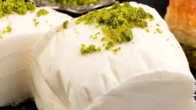 Okullarda çocuklara dağıtılan, kışlalar ve kamu kurumlarına satılan Alpedo Dondurma’da